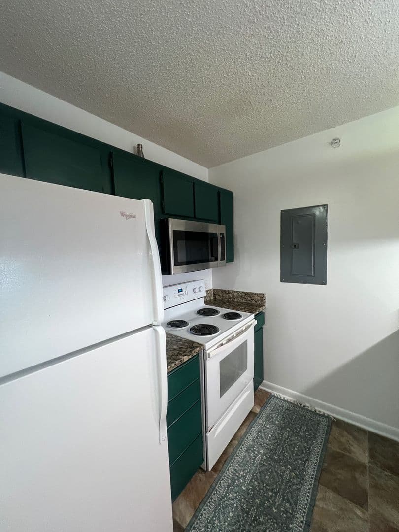 Raleigh House: 1411 Collegiate Cir