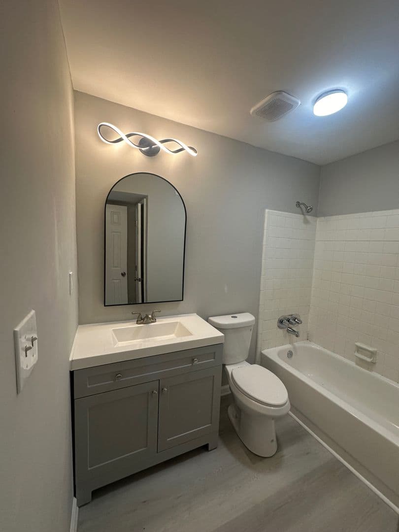 Atlanta House: 9400 Roberts Dr