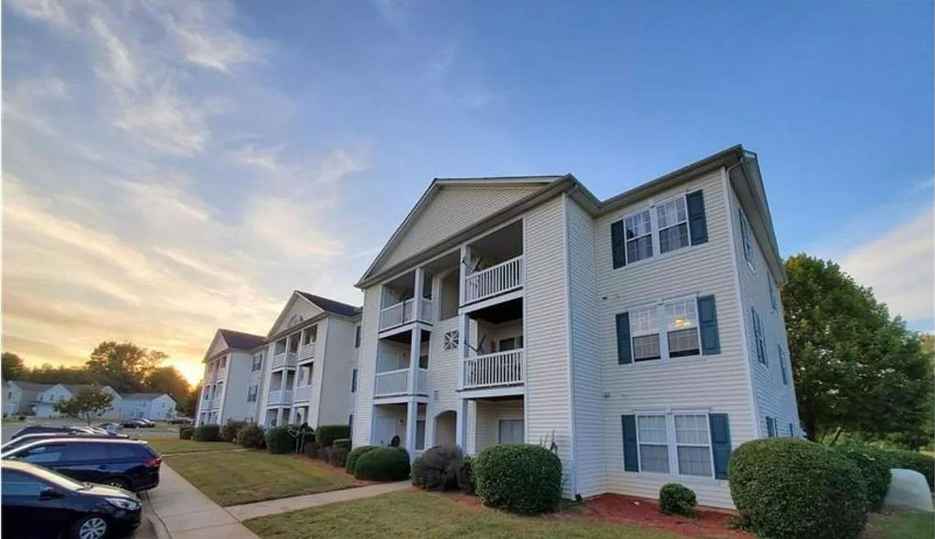 Charlotte House: 1138 Plaza Walk Dr