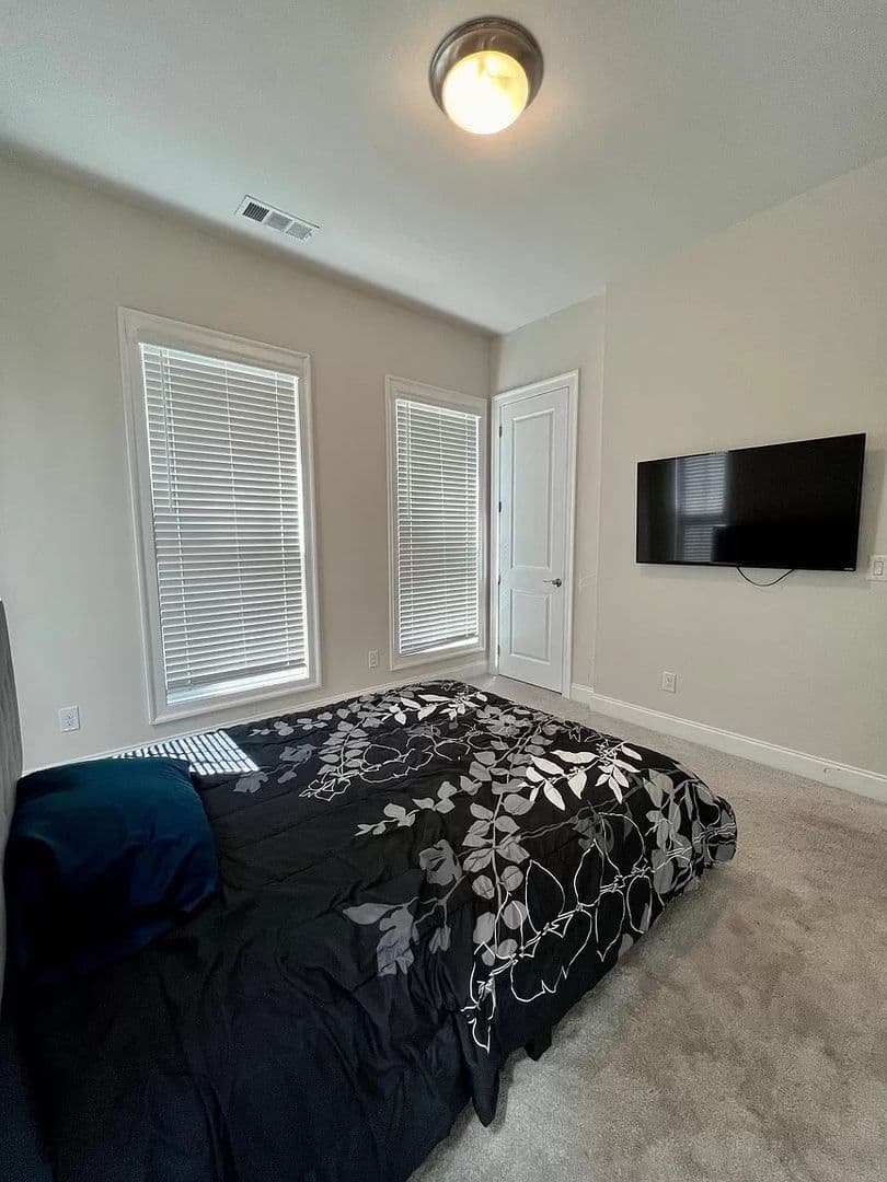 Atlanta House: 1825 La Dawn Ln NW