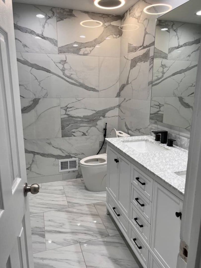 Lilburn House: 493 Greg Dr SW