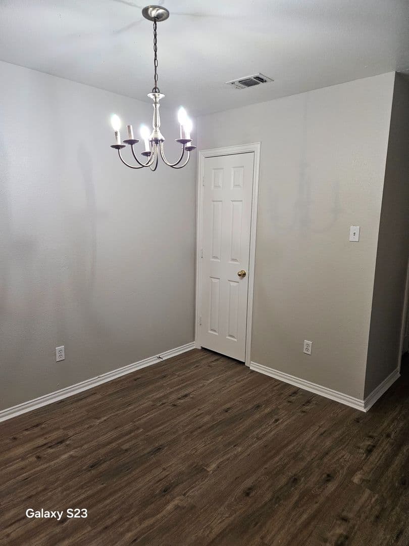 Fort Worth House: 1702 Stalcup Rd