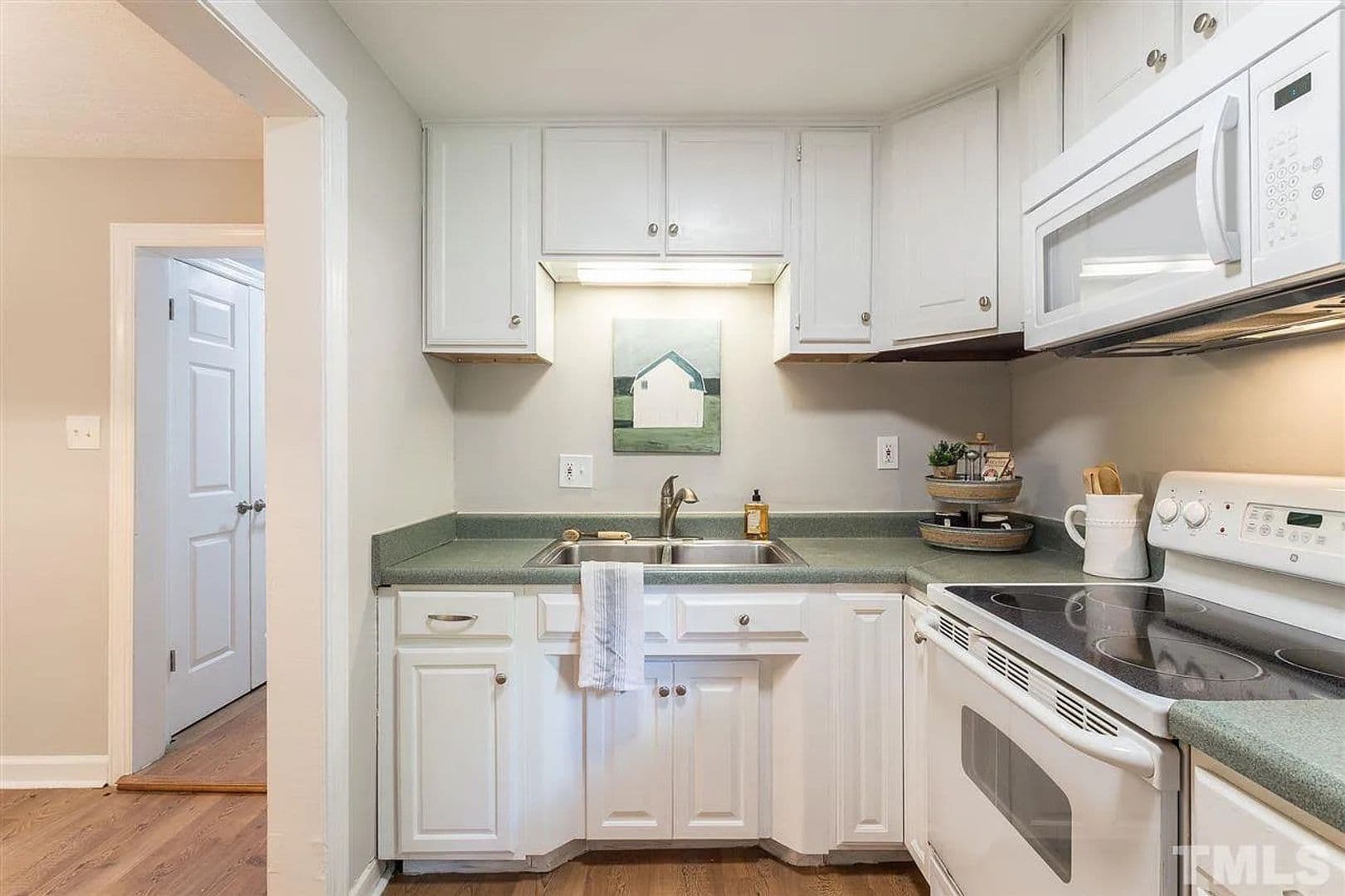Raleigh House: 2923 Okelly St