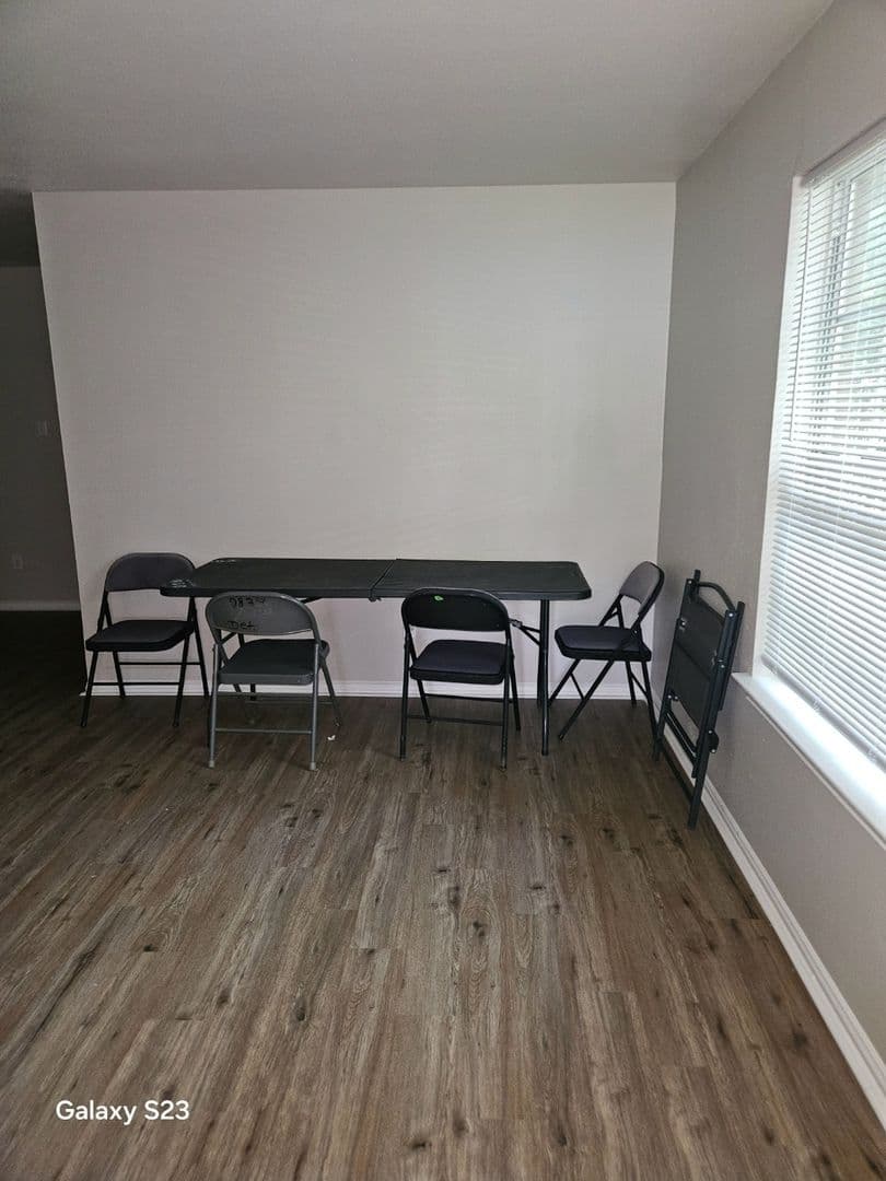 Fort Worth House: 1702 Stalcup Rd