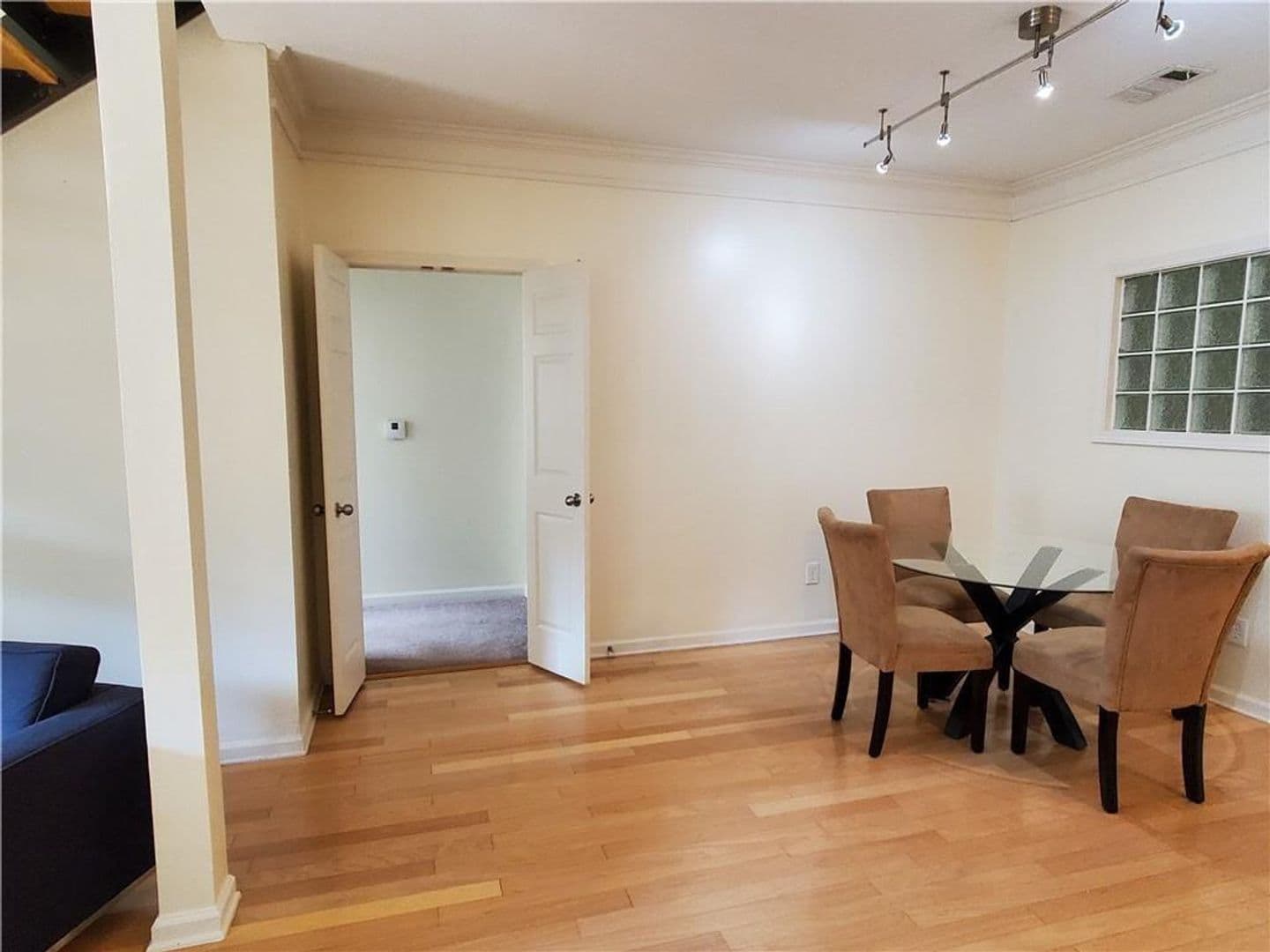 Atlanta House: 400 17th St NW