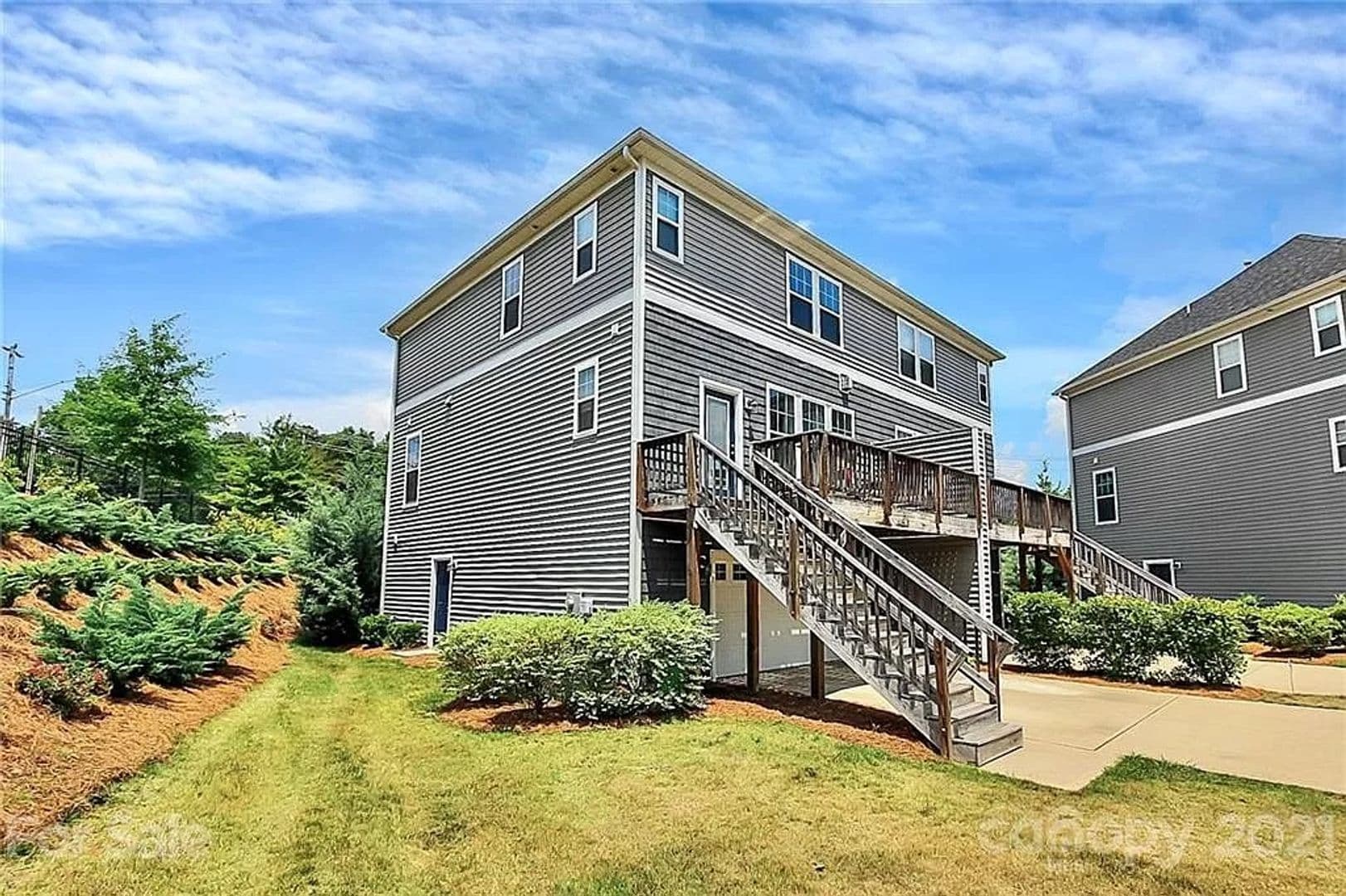 Charlotte House: 1502 Sharon Rd W