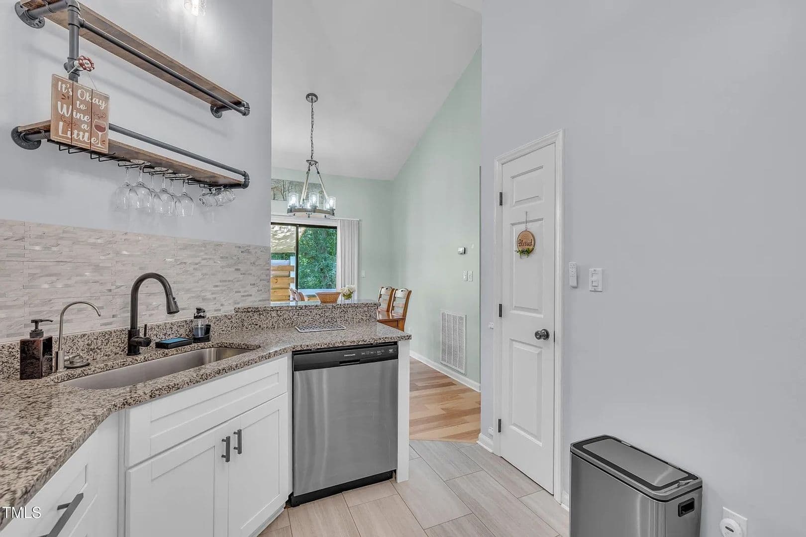 Raleigh House: 105 Tall Rock Ct