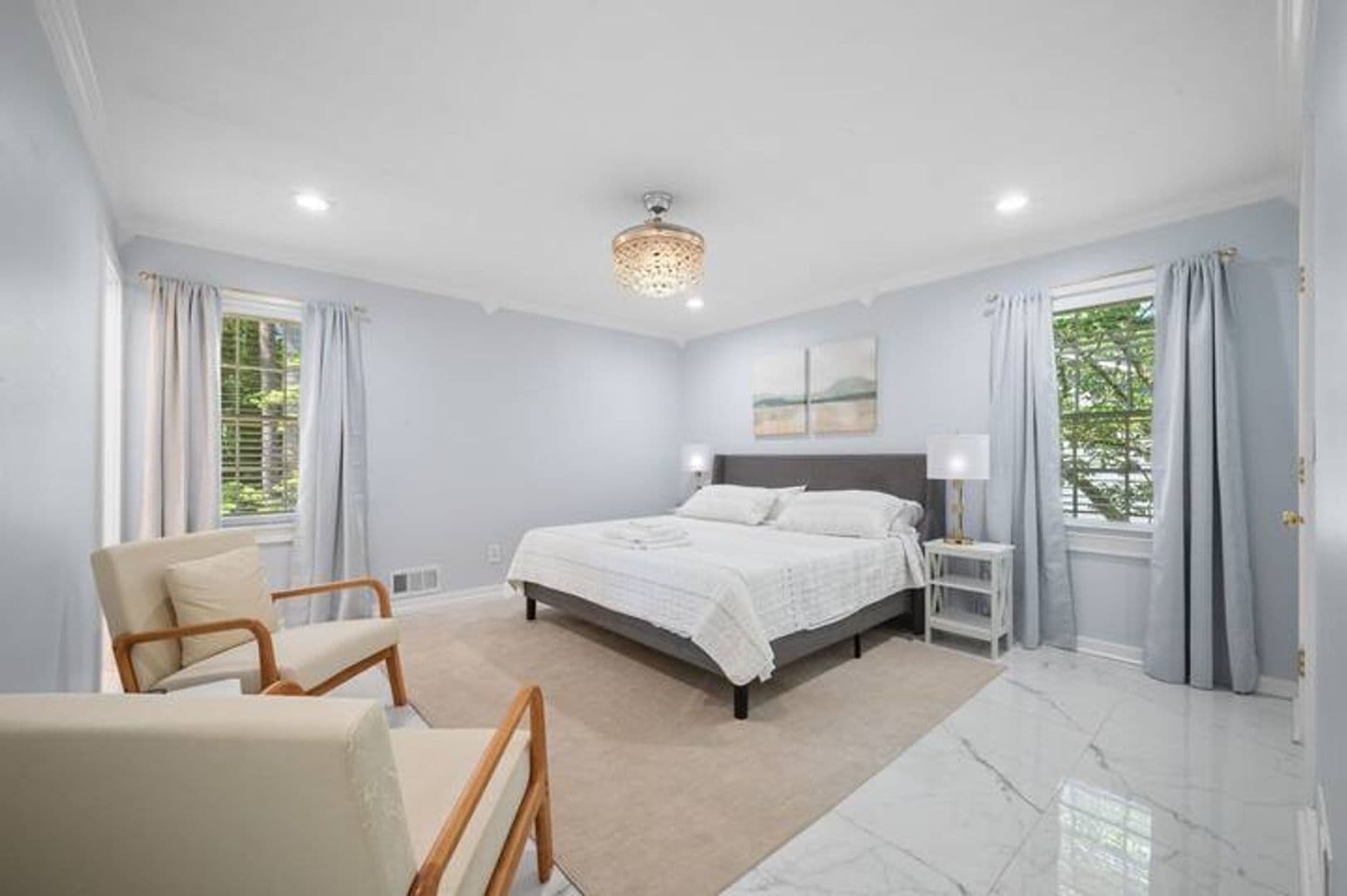 Lilburn House: 493 Greg Dr SW