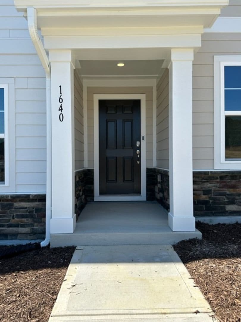 Apex House: 1642 Kipp Ln