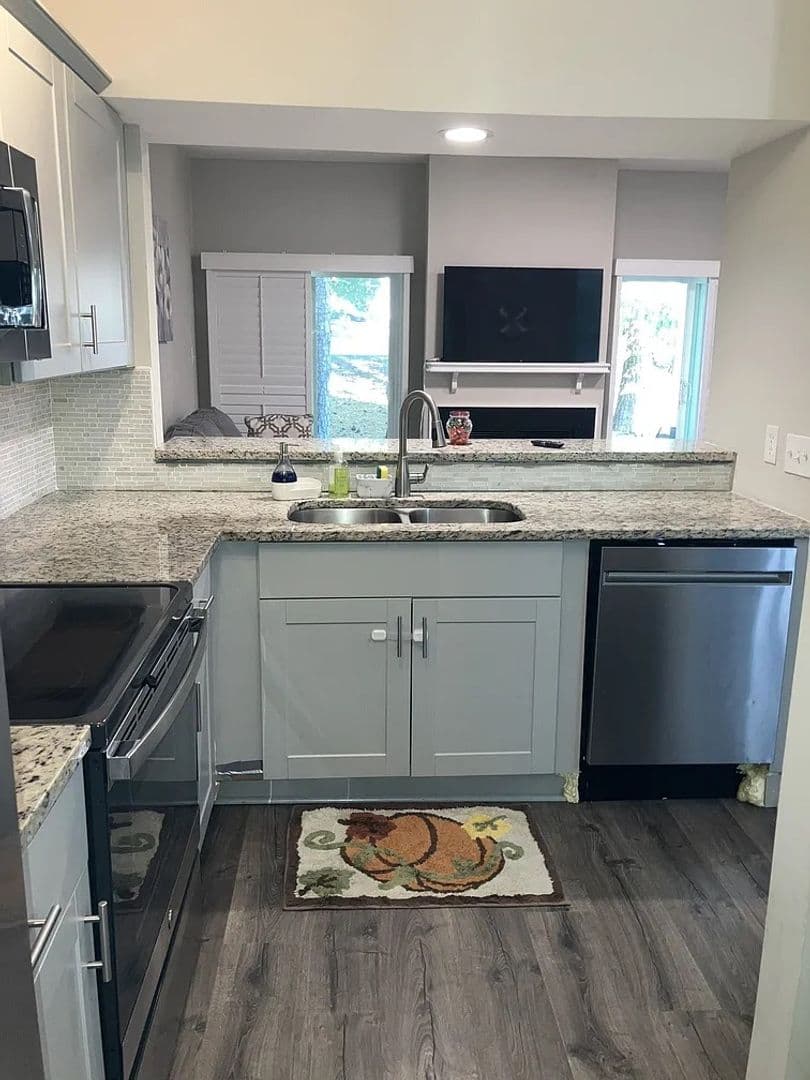 Raleigh House: 6000 Winterpointe Ln