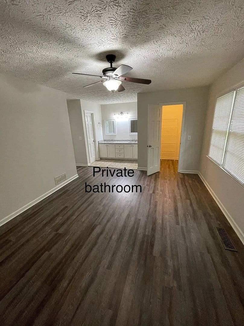 Kennesaw House: 3250 Stoney Acres Dr NW