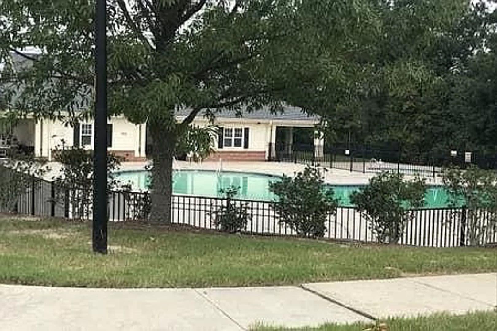 Cary House: 116 Linden Park Ln