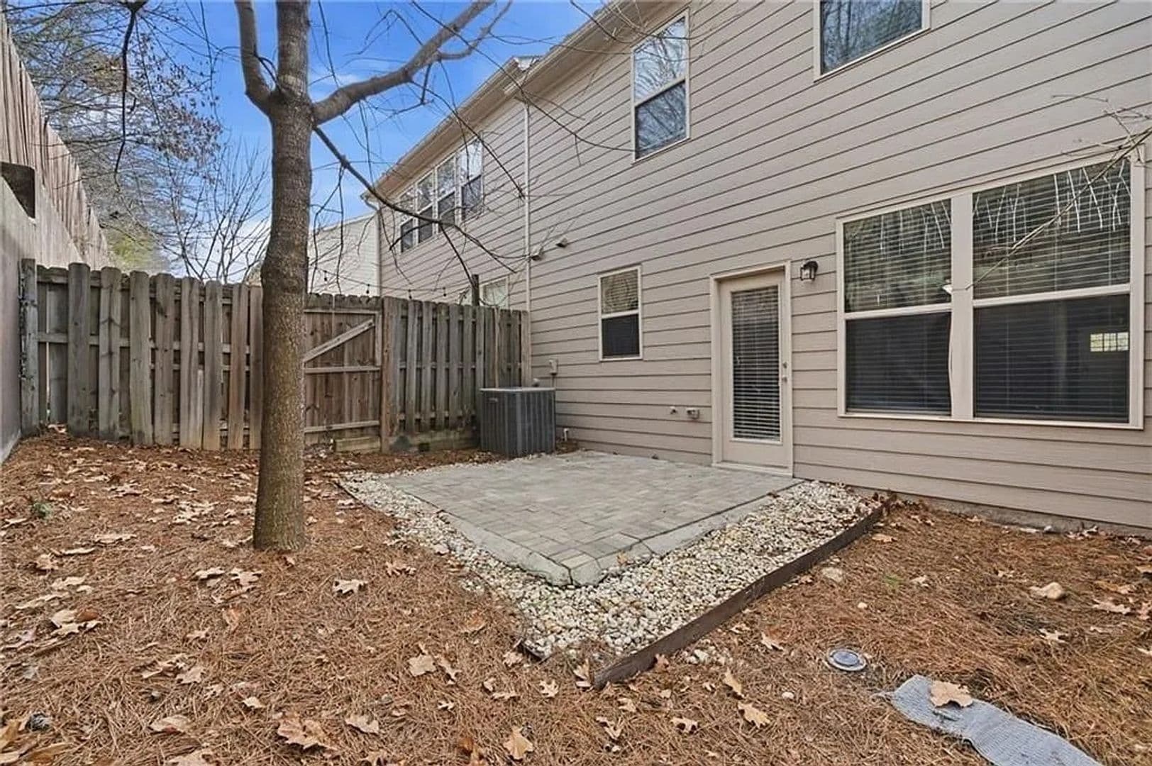 Lilburn House: 1697 Paxton Dr SW