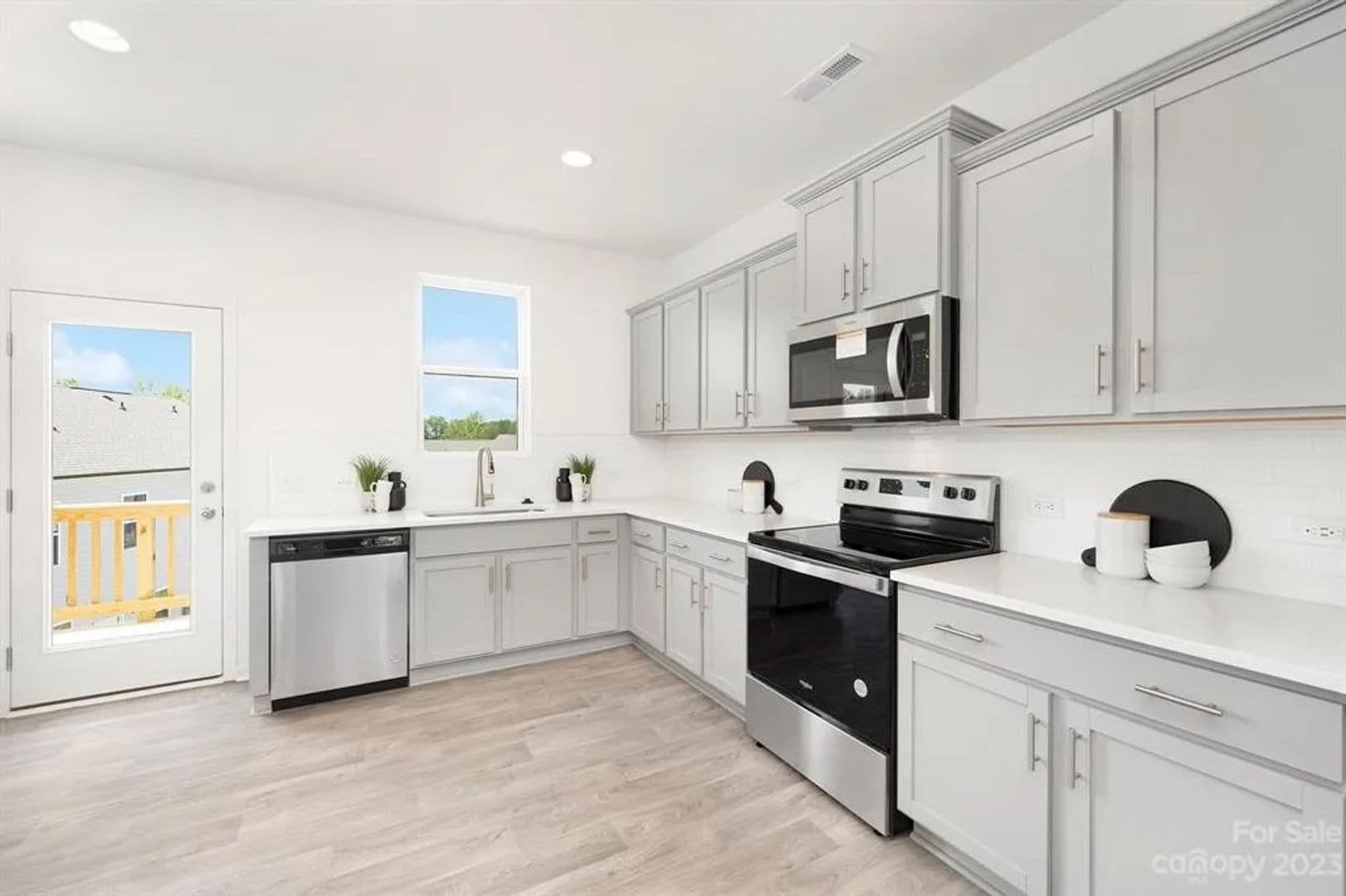 Charlotte House: 15128 Scoter St