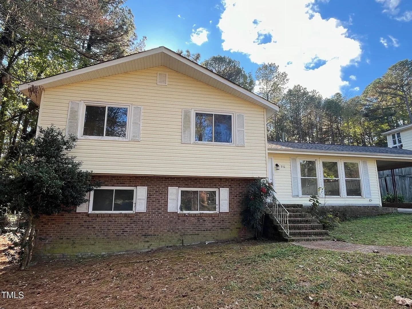 Durham House: 916 Forge Rd