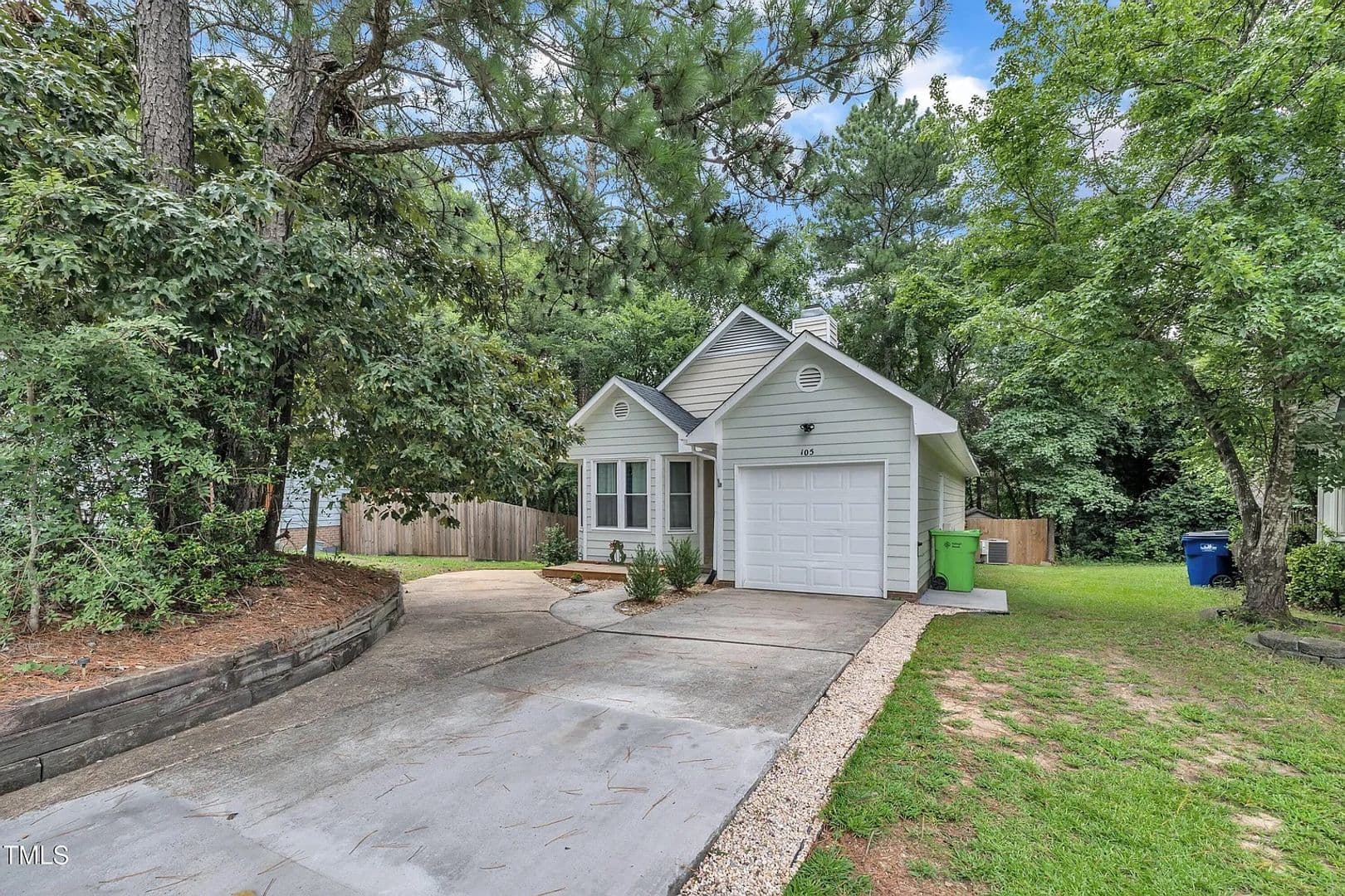 Raleigh House: 105 Tall Rock Ct