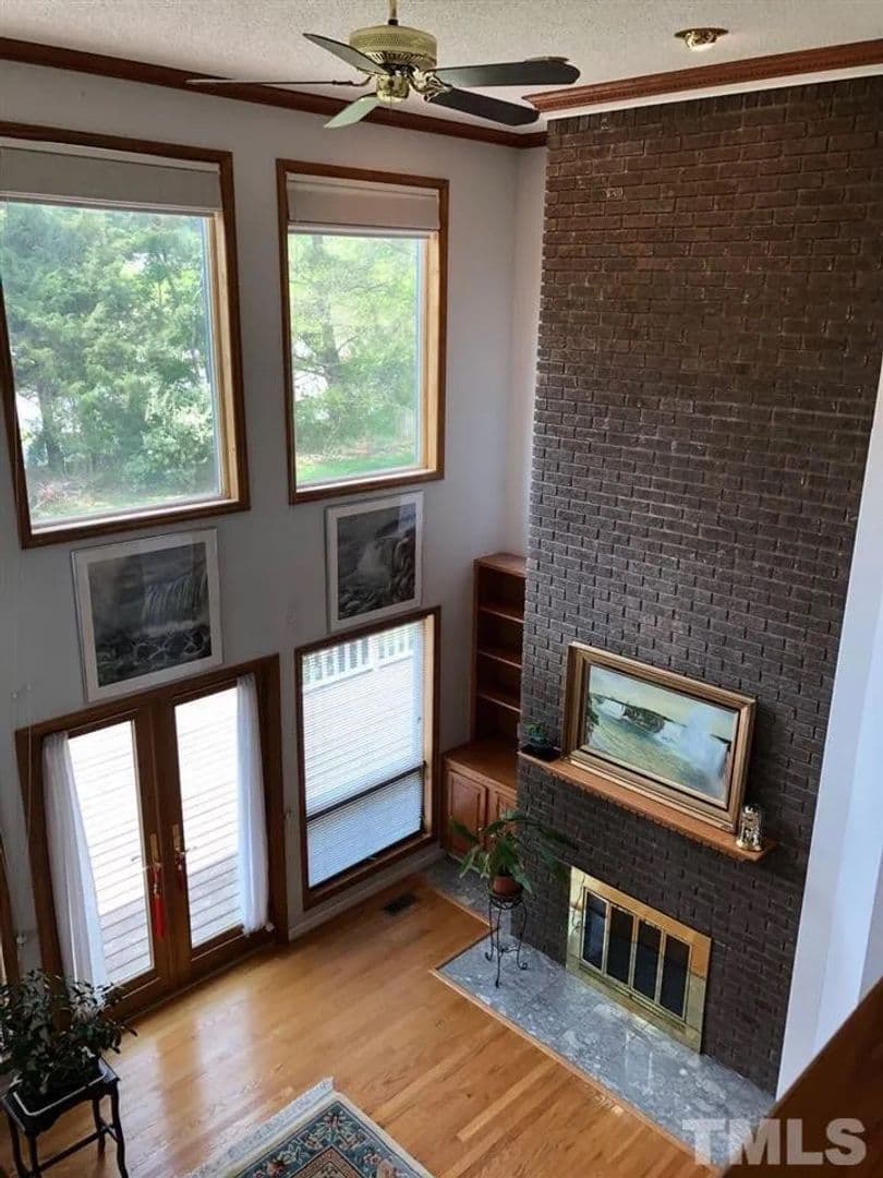 Apex House: 1010 Kingsway Dr