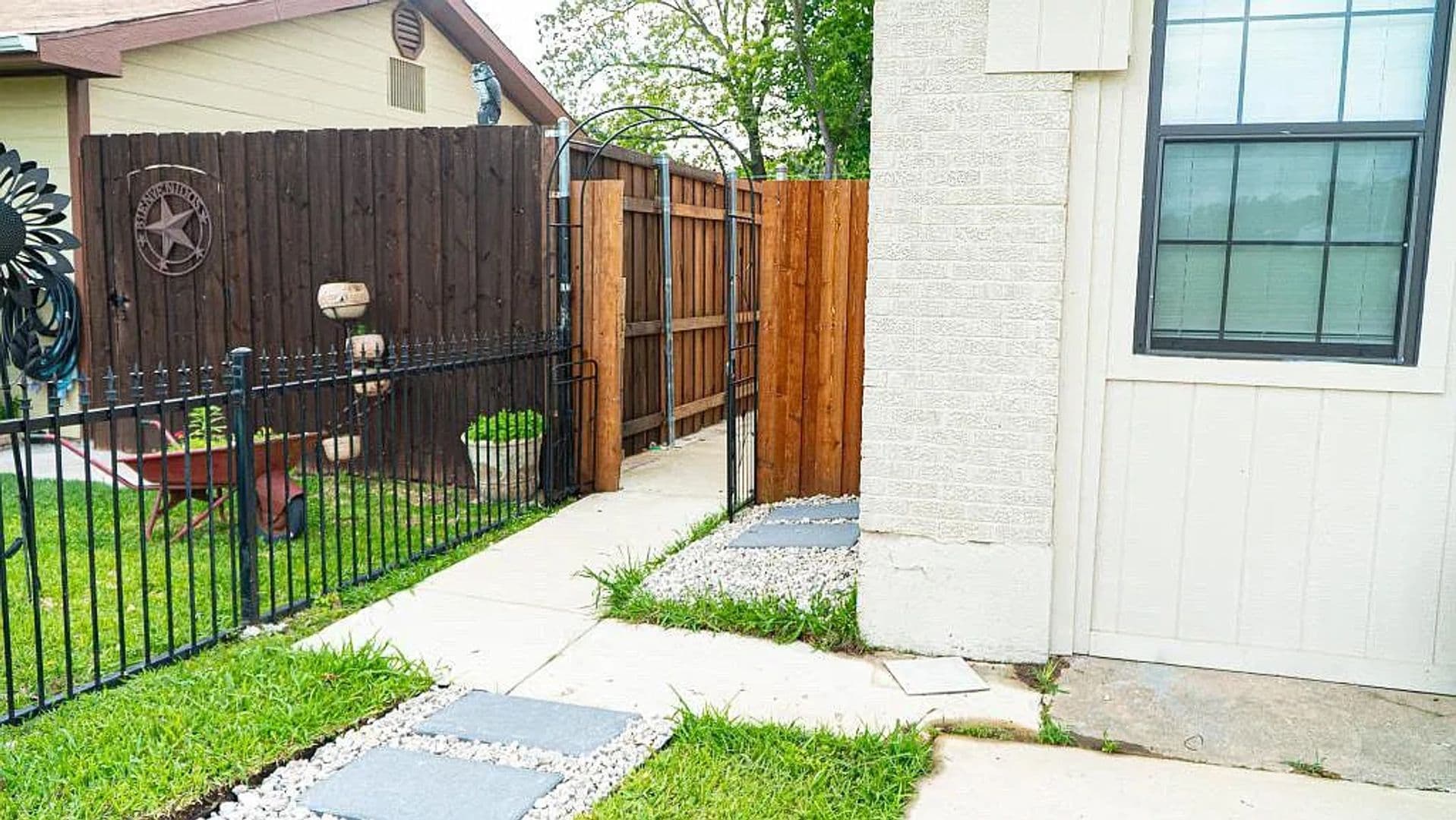 Mesquite House: 1715 Crestridge Dr