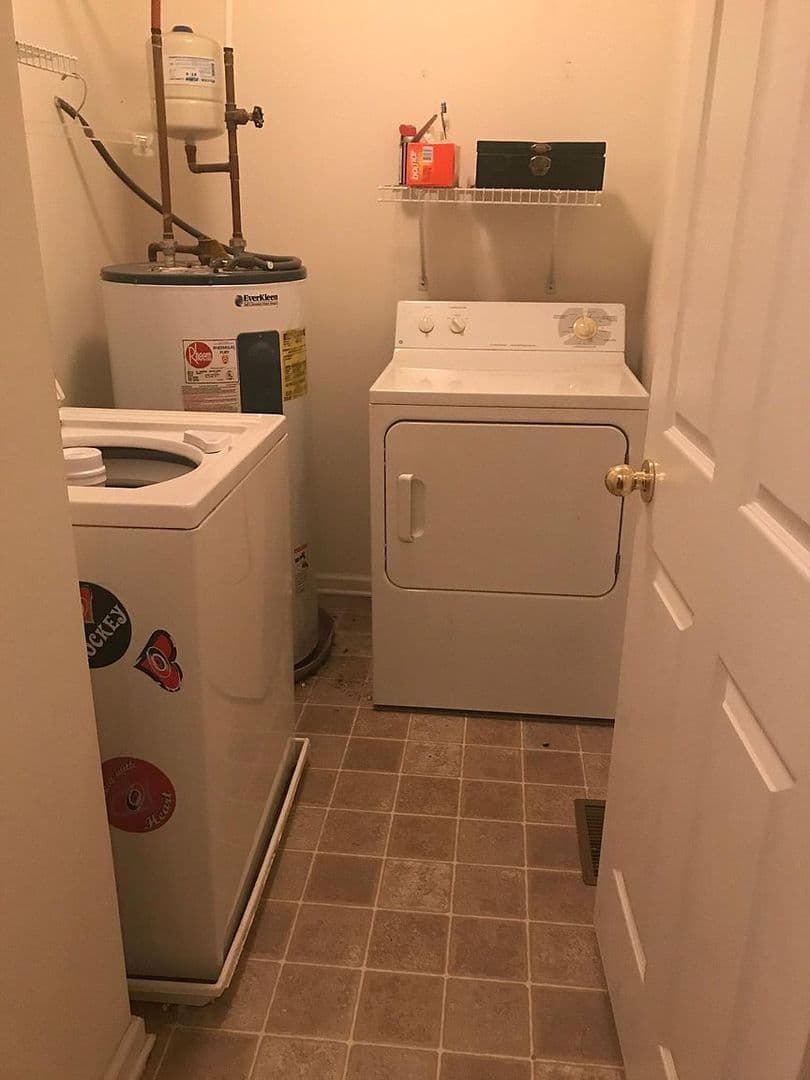 Raleigh House: 3011 #106 Barrymore St