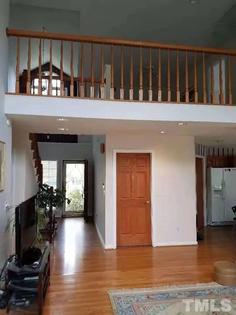 Apex House: 1010 Kingsway Dr