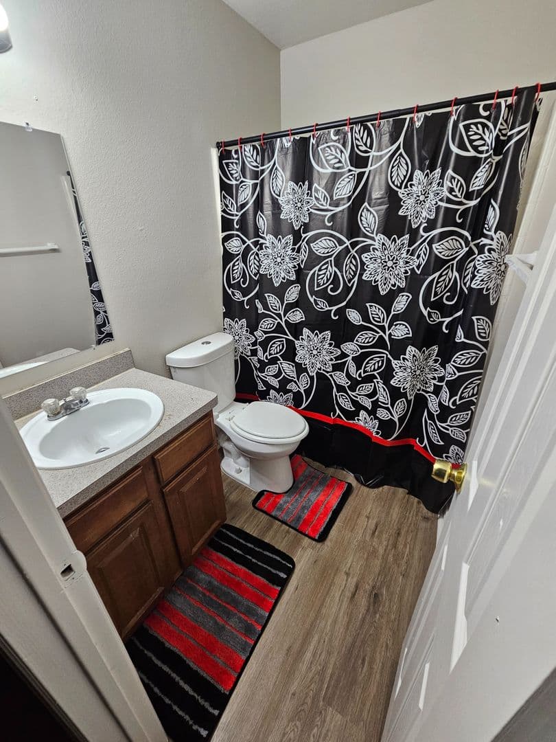 Fort Worth House: 1702 Stalcup Rd