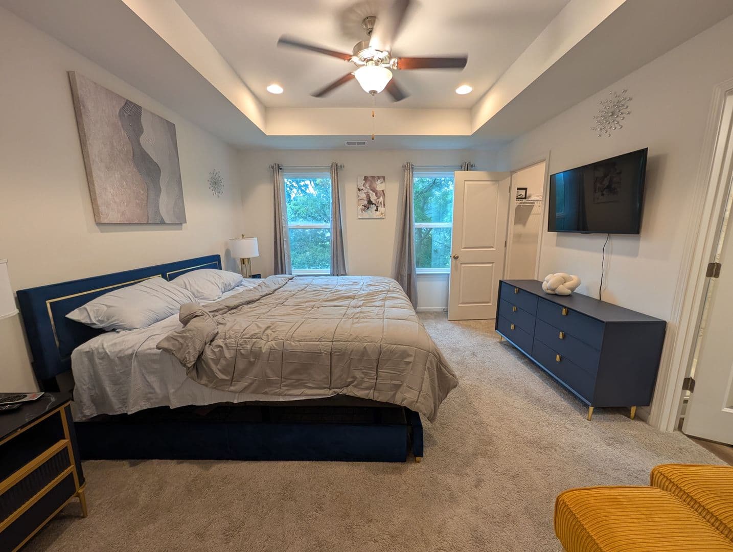 Charlotte House: 6043 Sullins Rd