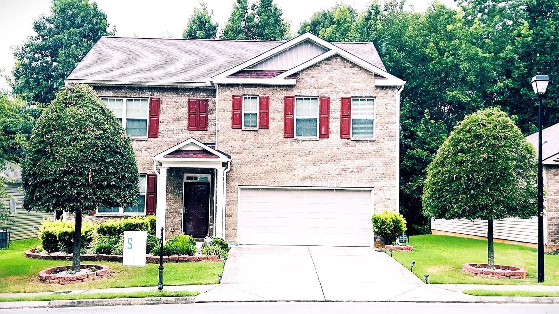 Atlanta House: 829 Blue Hill Ln