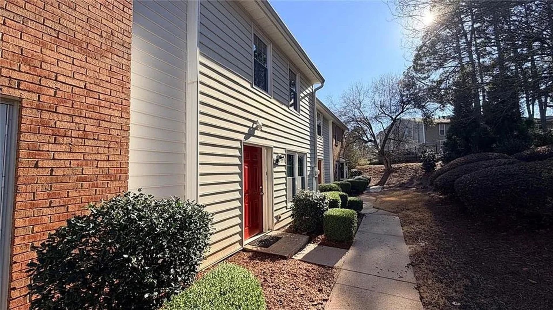 Roswell House: 250 Mill Creek Pl