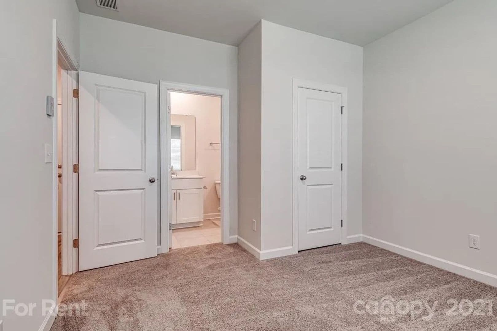 Charlotte House: 2022 Tears Ln