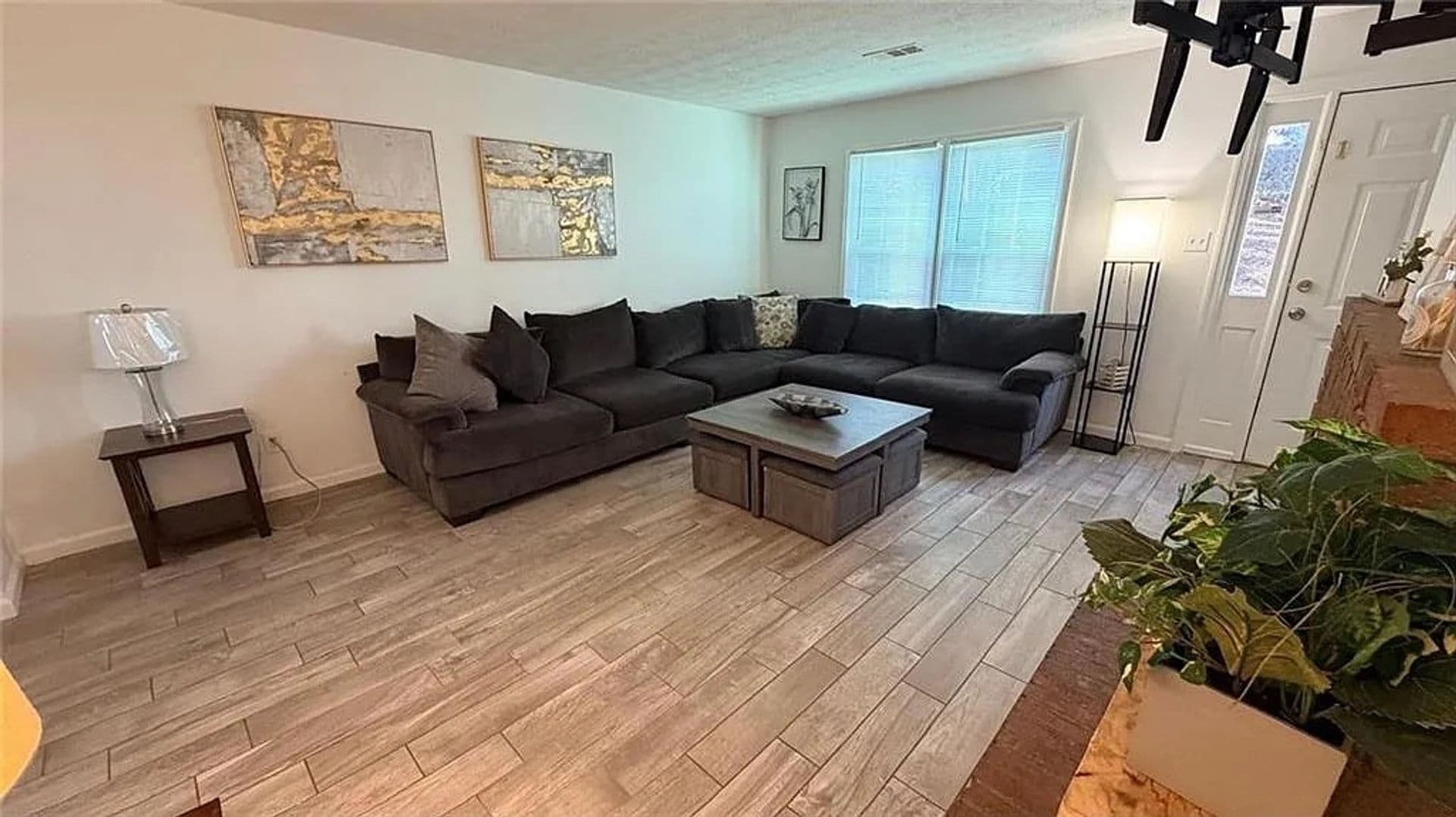 Roswell House: 250 Mill Creek Pl