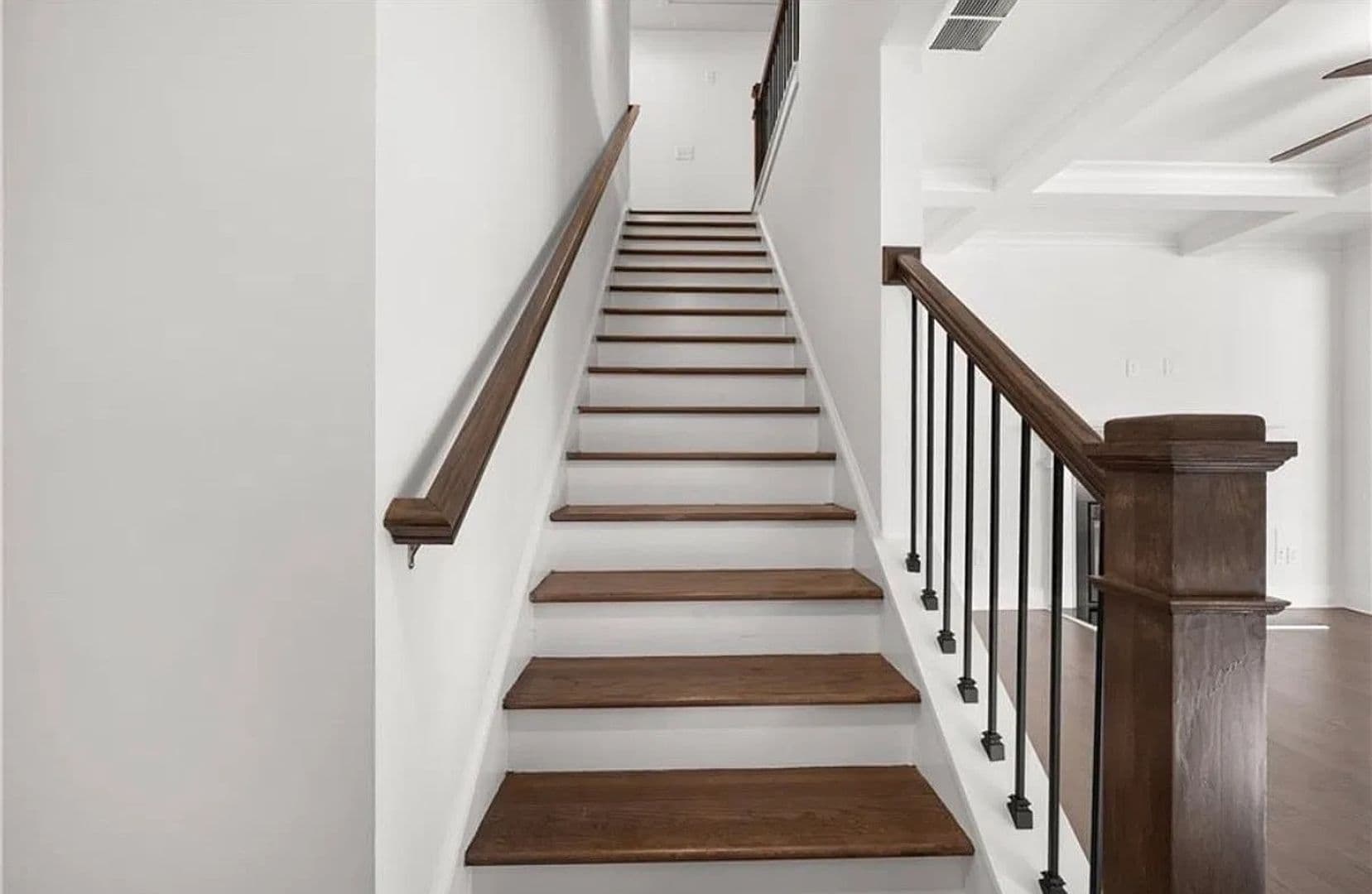 Auburn House: 246 Auburn Valley Wy