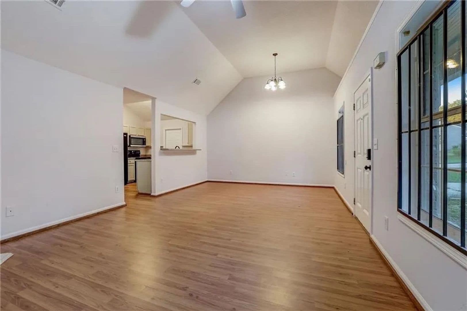 Union City House: 3865 Cypress Pointe Dr