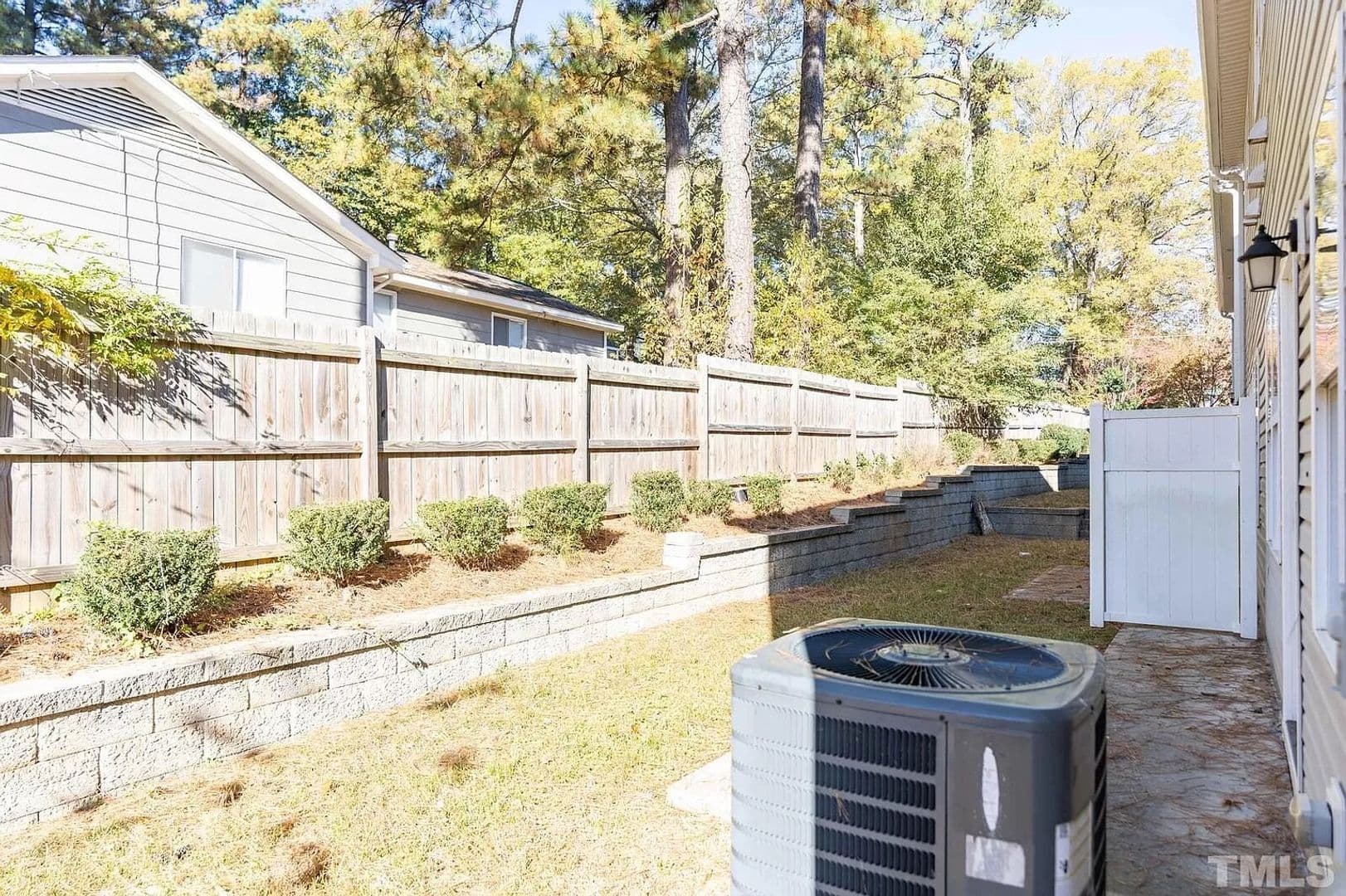 Raleigh House: 129 #102 Pineland Cir