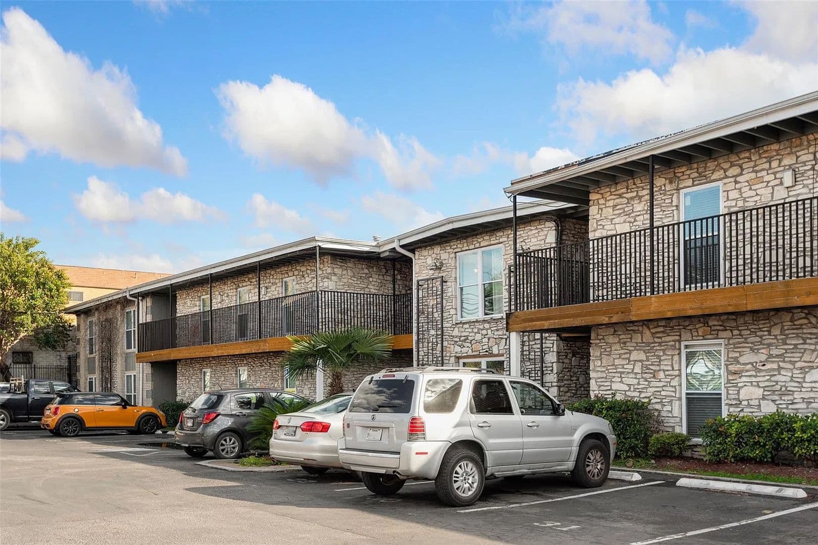 Austin House: 2401 Manor Rd