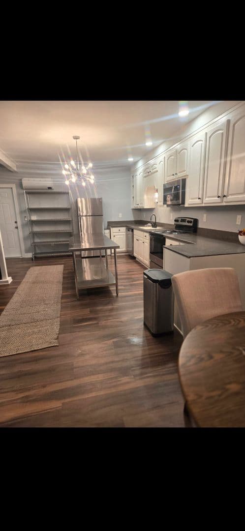 Braselton House: 218 Woodley Ct