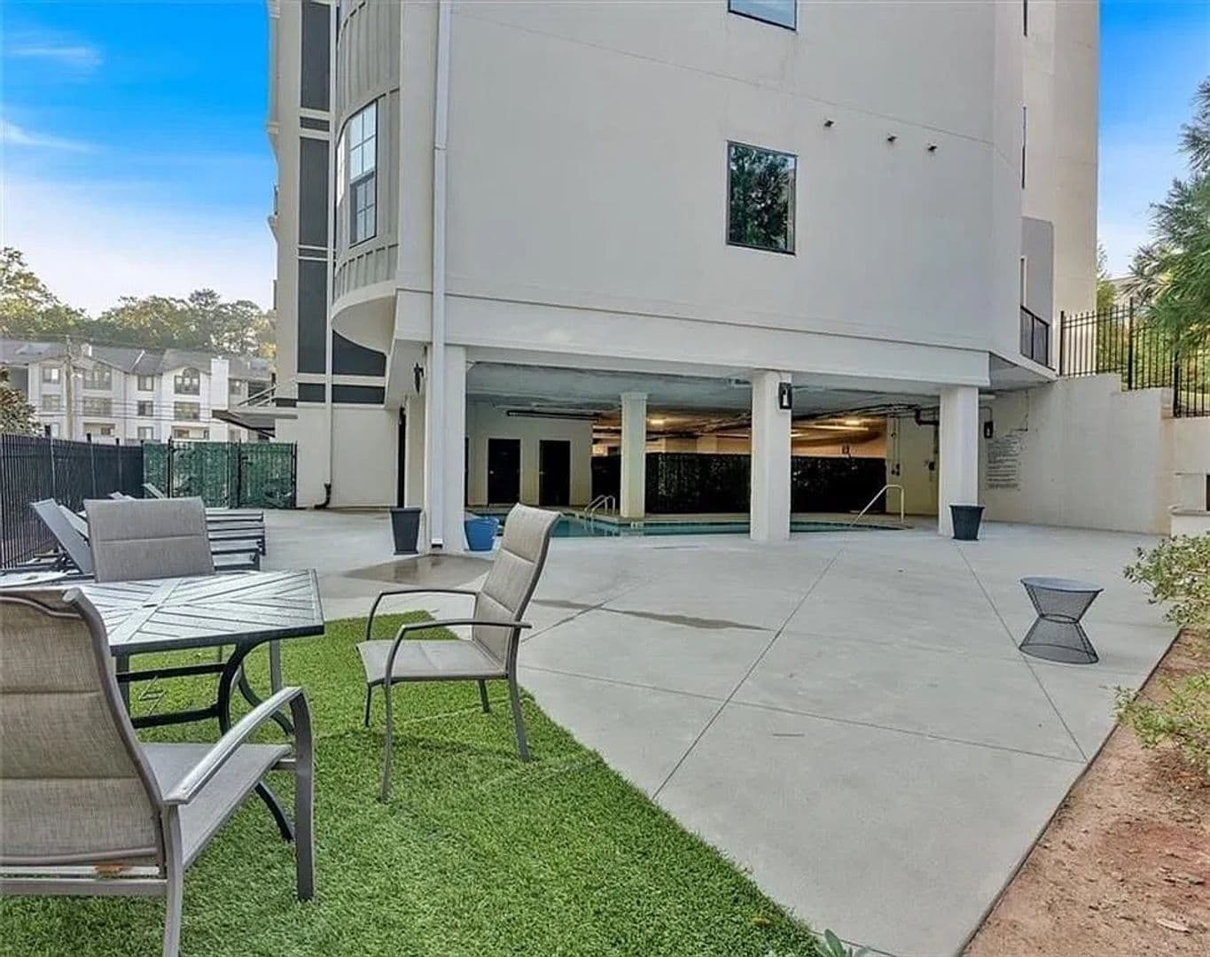 Atlanta House: 6890 Peachtree Dunwoody Rd NE