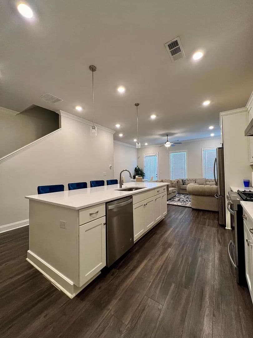 Atlanta House: 1825 La Dawn Ln NW