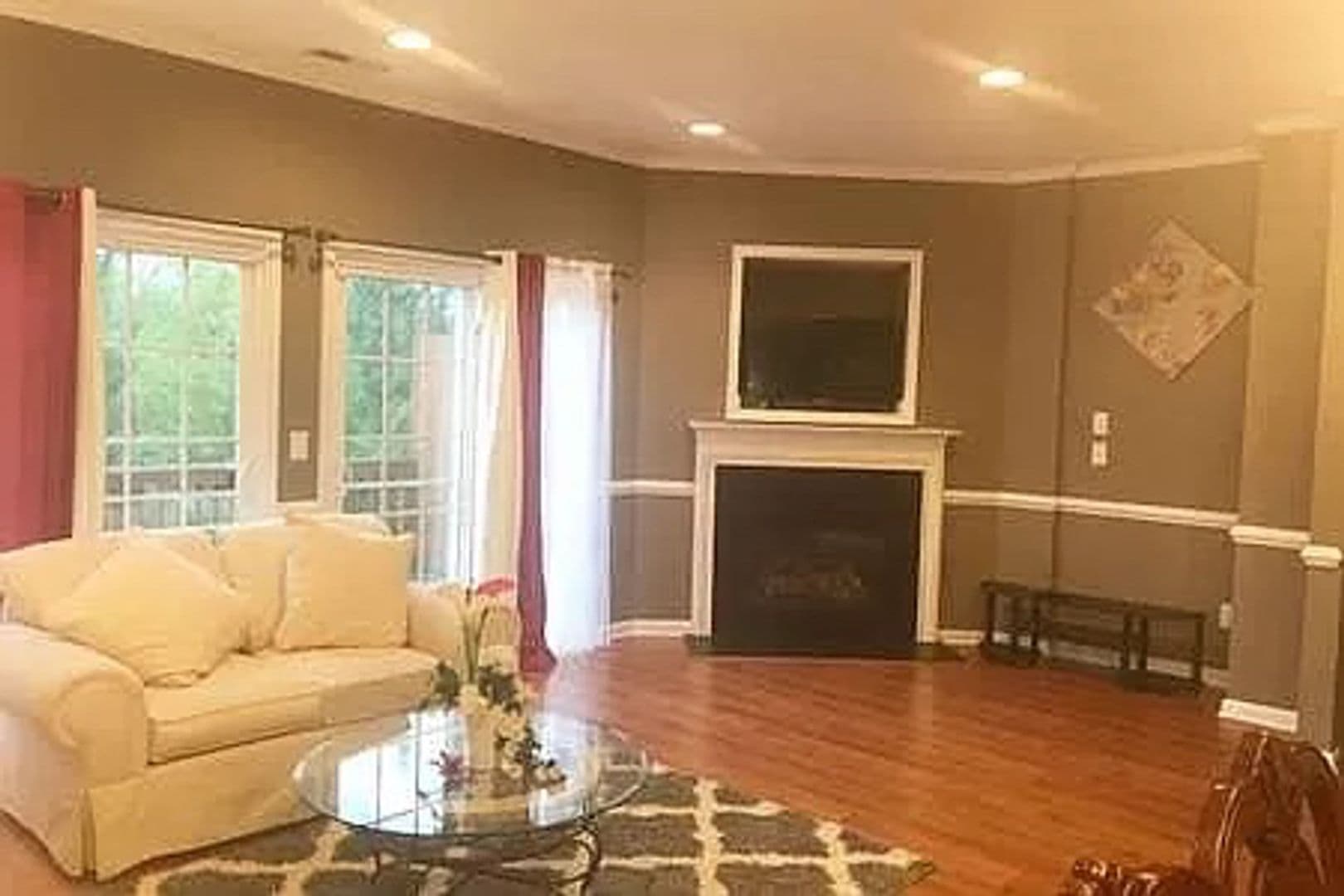 Cary House: 116 Linden Park Ln