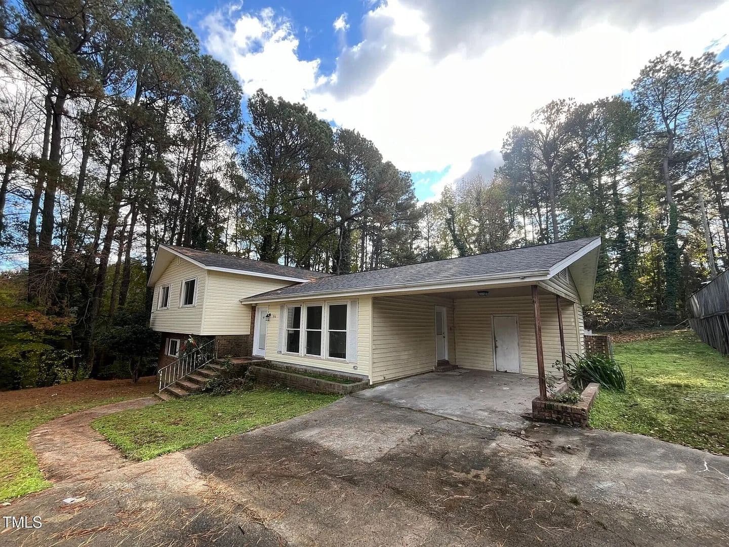 Durham House: 916 Forge Rd