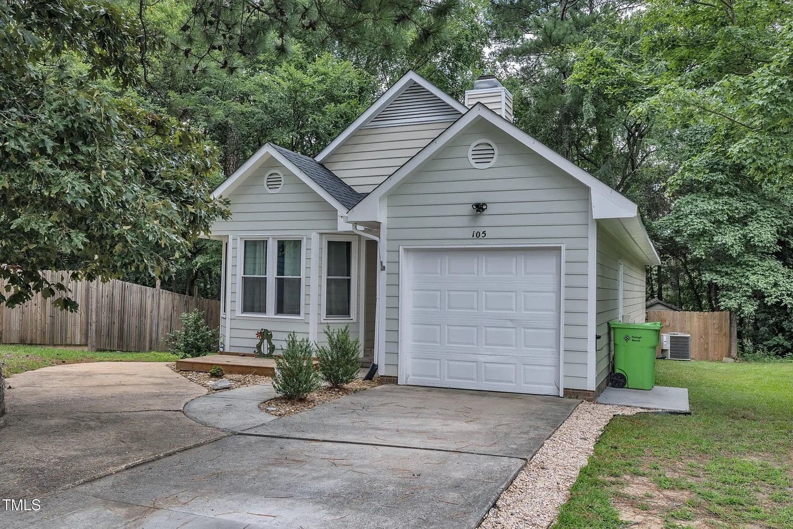 Raleigh House: 105 Tall Rock Ct