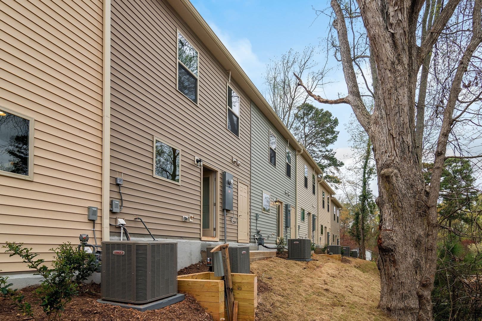 Raleigh House: 323 Switch St