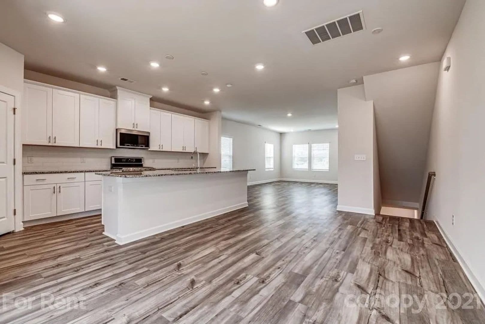 Charlotte House: 2022 Tears Ln