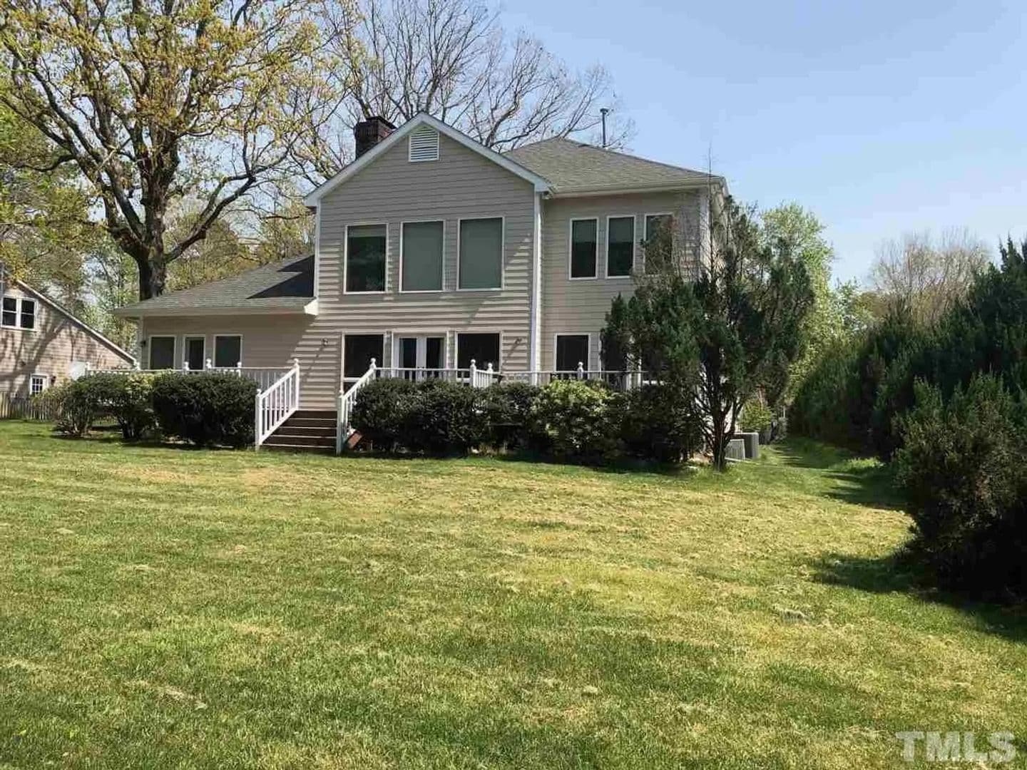 Apex House: 1010 Kingsway Dr