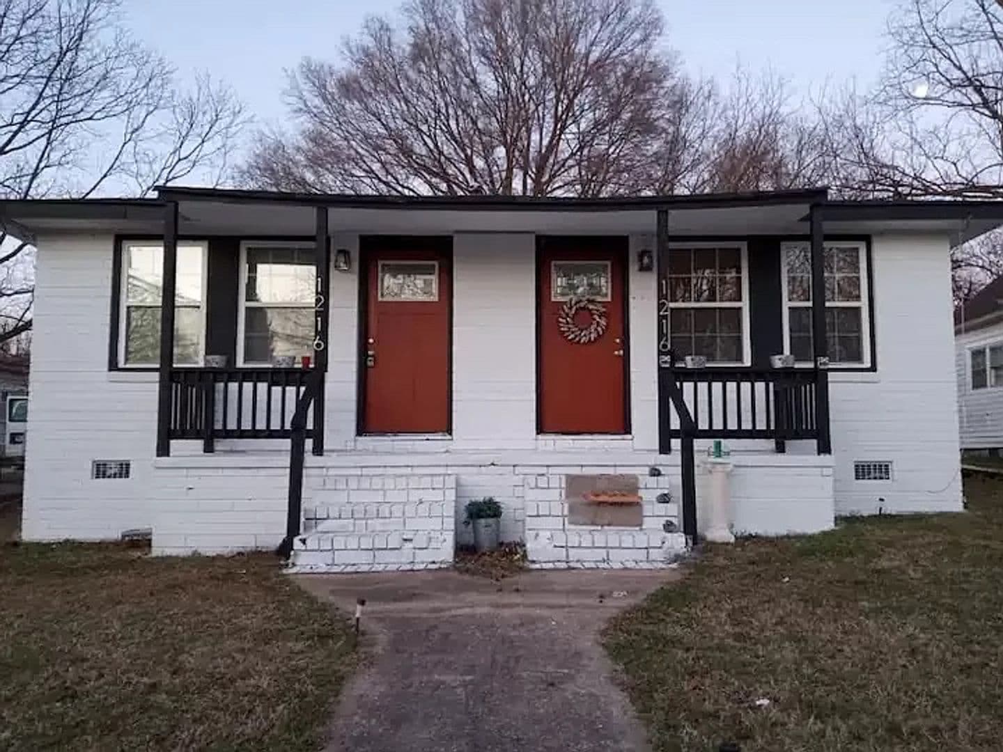 Salisbury House: 1216 W Horah St