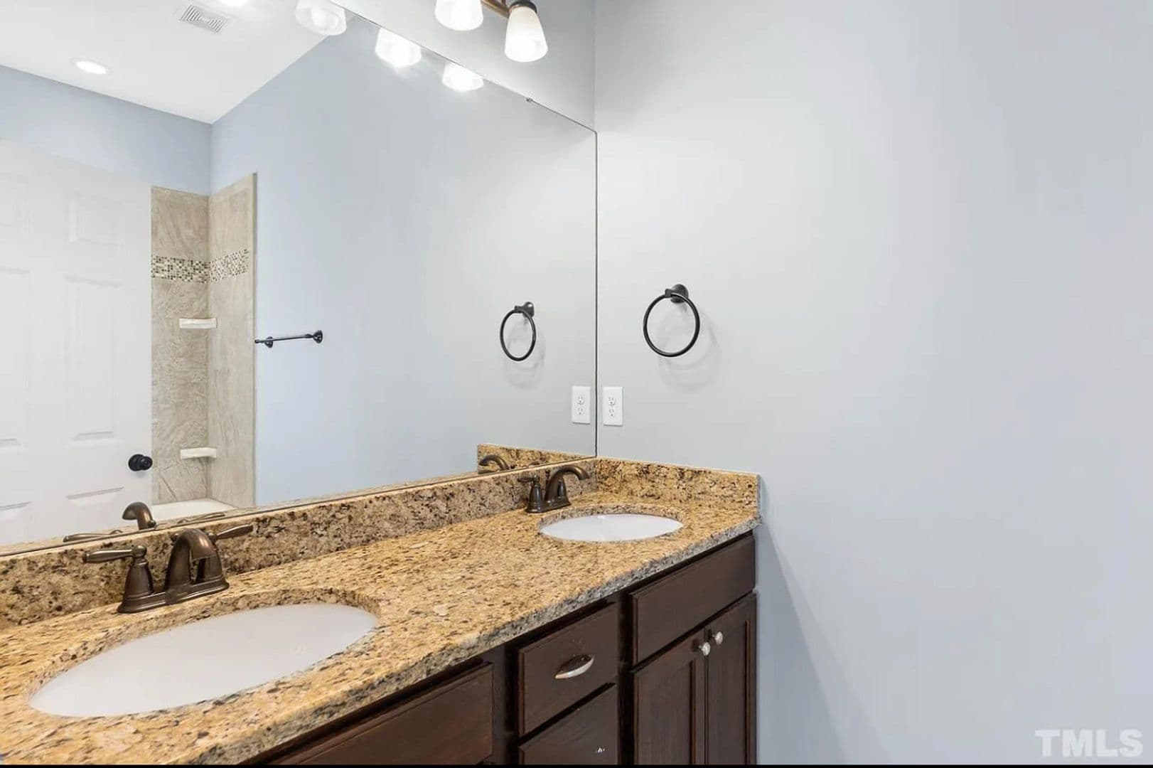 Raleigh House: 129 Pineland Cir