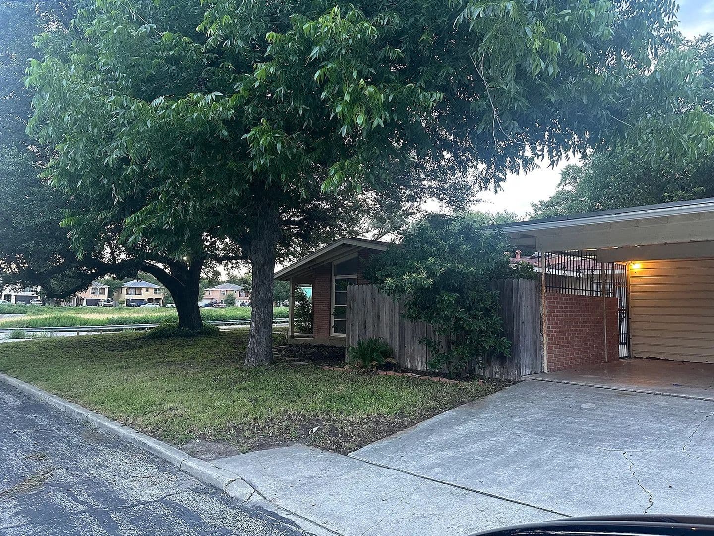 San Antonio House: 1203 Arroya Vista Dr