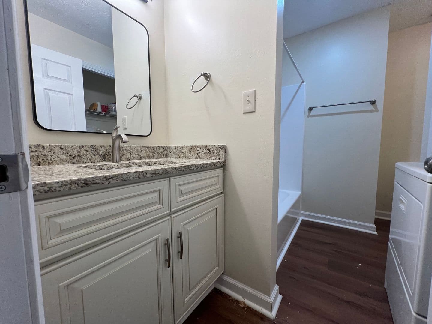 Marietta House: 2410 Hillboro Cir SW