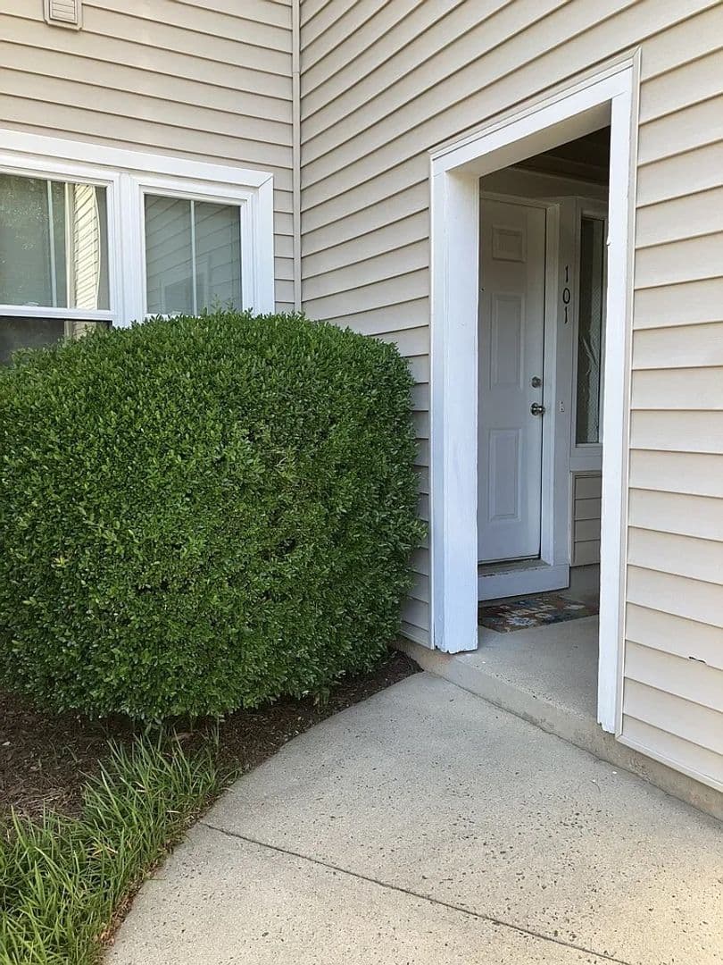 Raleigh House: 6000 Winterpointe Ln