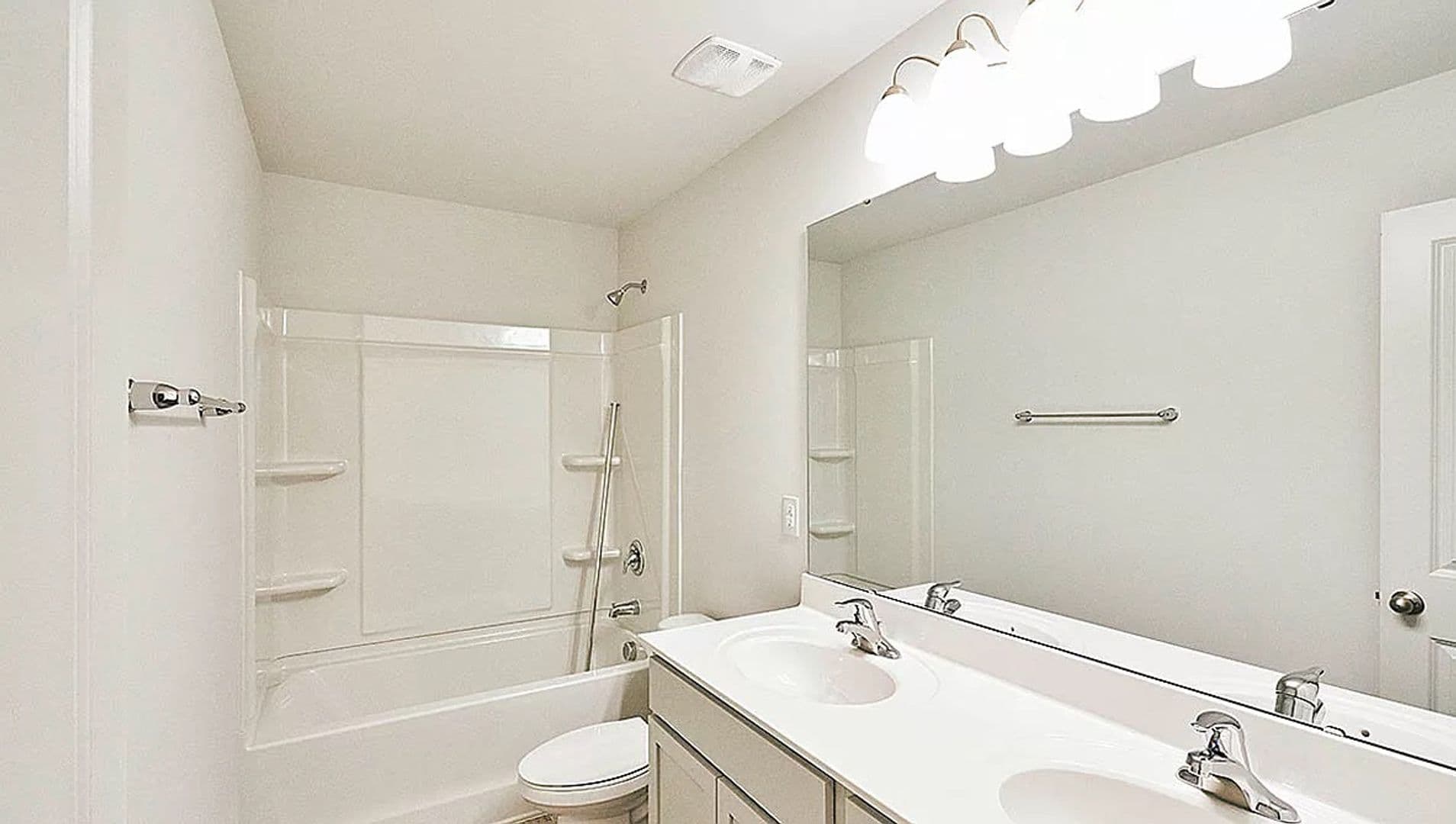 Clayton House: 408 N Great White Way