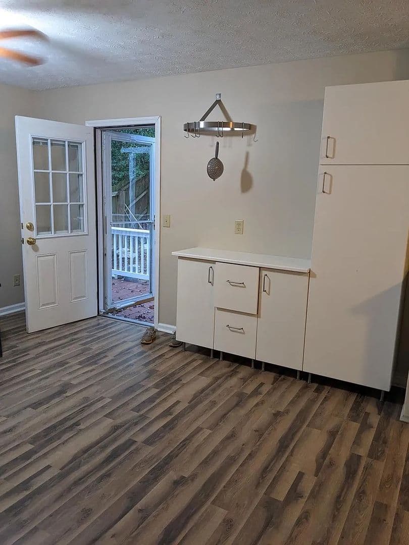 Marietta House: 450 Karl Ct